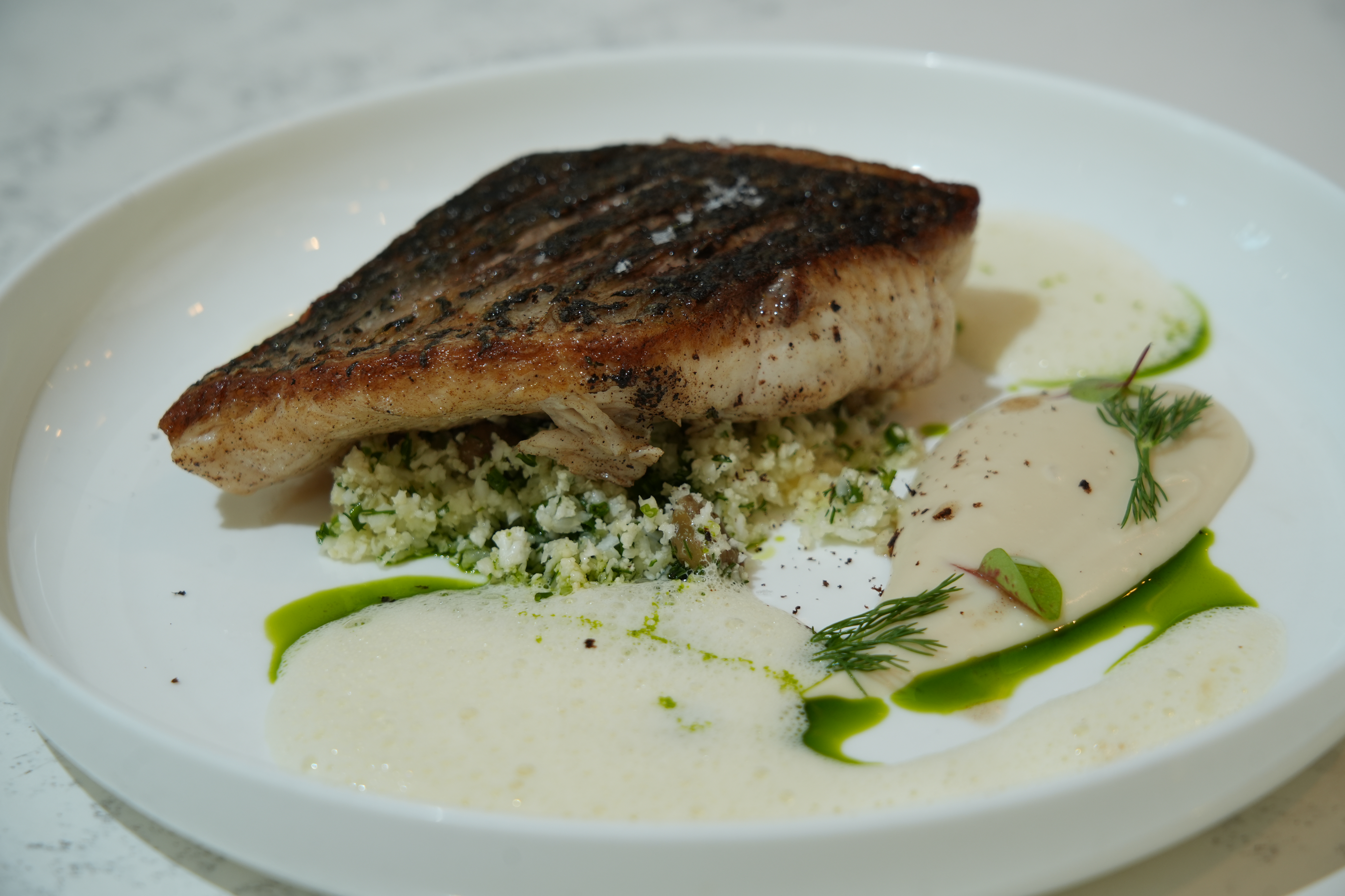 سمك القاروص المحلي المشوح